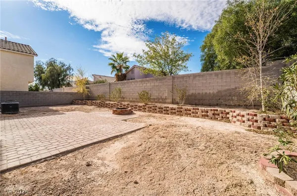 $2,400 | 5221 Coral Hills Street, North Las Vegas, NV 89081