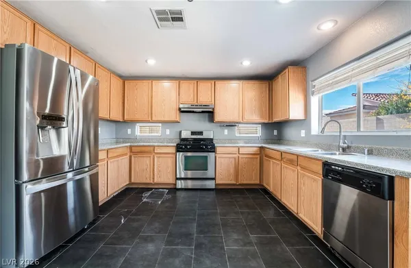 $2,400 | 5221 Coral Hills Street, North Las Vegas, NV 89081