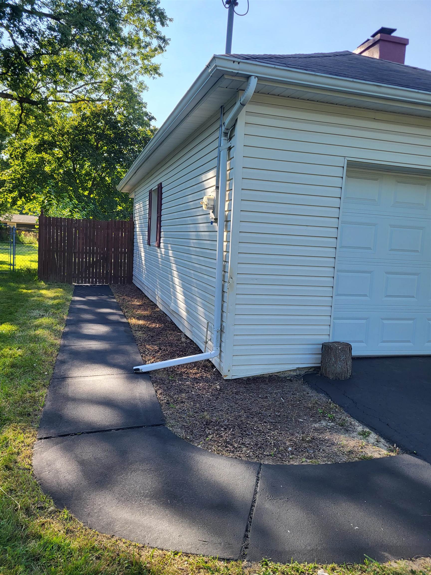 2411 Covert Road Burton, MI 48509 - Photo 33 of 40 50154154-915000f4-add3-4c97-9f42-092039c02fea.JPG