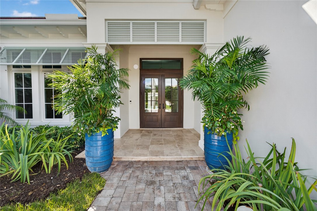 544 Live Oak Road Vero Beach, FL 32963 - Photo 2 of 33