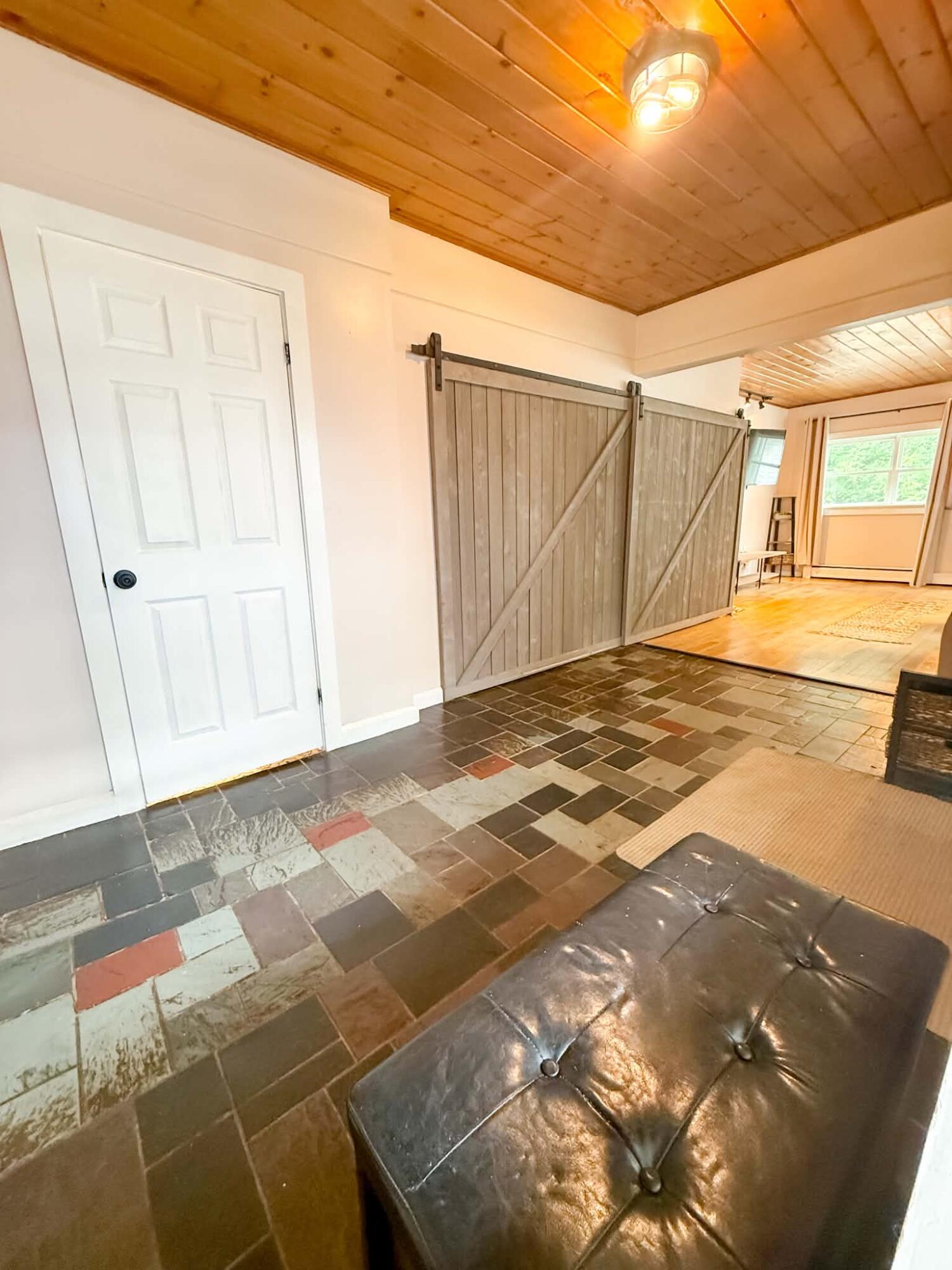 179 Grove Street Bangor, ME 04401 - Photo 12 of 48 Entry