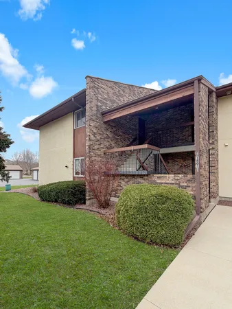 $100,000 | 1801 Yellow Creek Court, Unit A1, Freeport, IL 61032