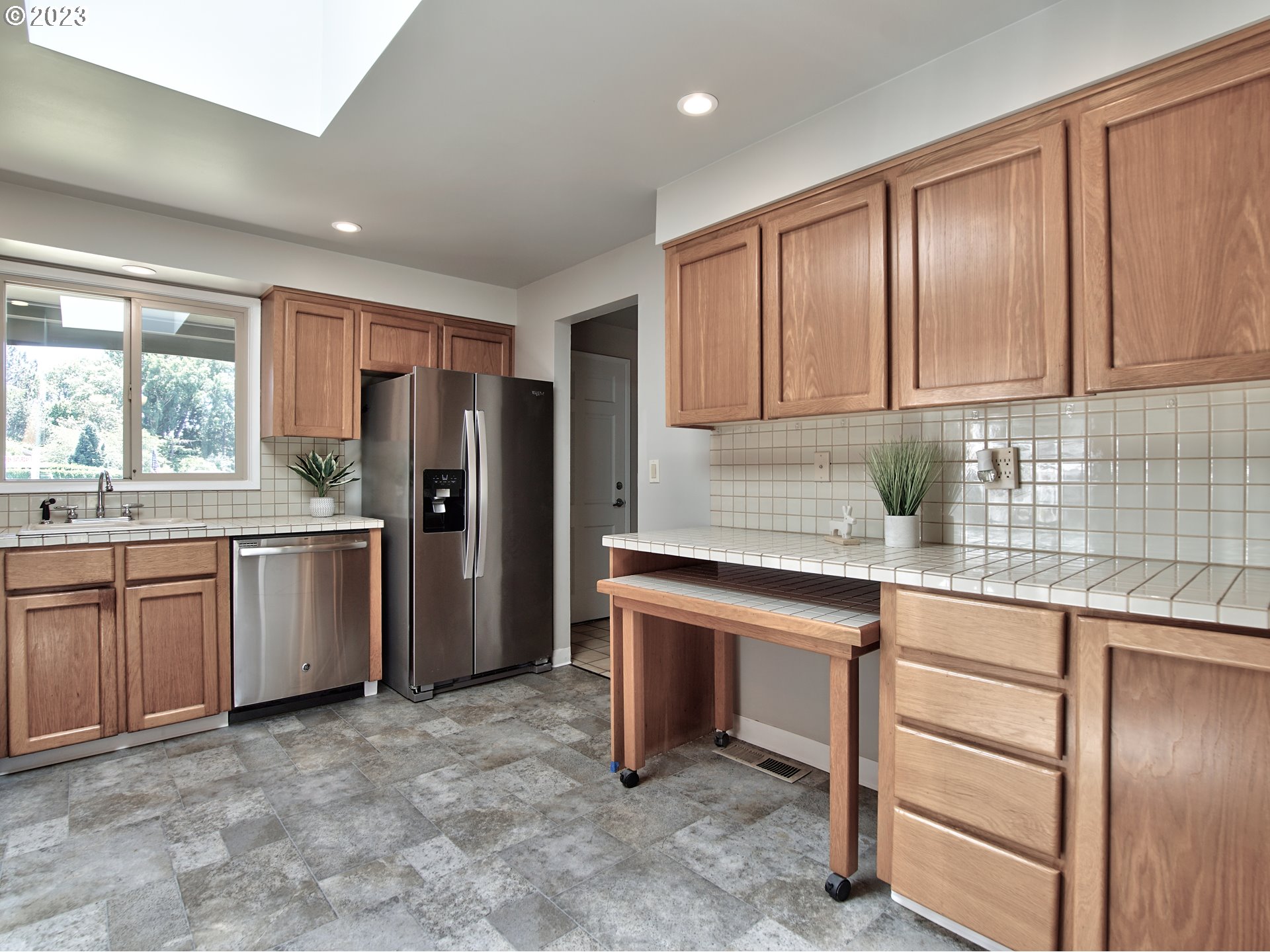 8905 Southwest Homewood Street Portland, OR 97225 - Photo 4 of 43 Gallery Image 4