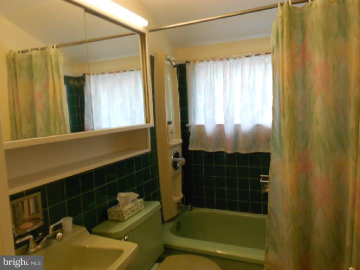 9 Cloister Road Levittown, PA 19057 - Photo 18 of 25 Bathroom