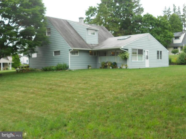 9 Cloister Road Levittown, PA 19057 - Photo 19 of 25 Exterior Back