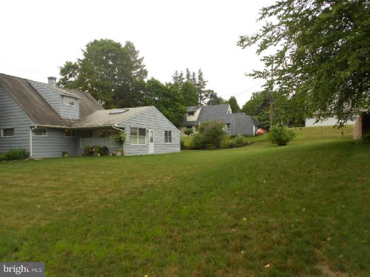 9 Cloister Road Levittown, PA 19057 - Photo 20 of 25 Exterior Back