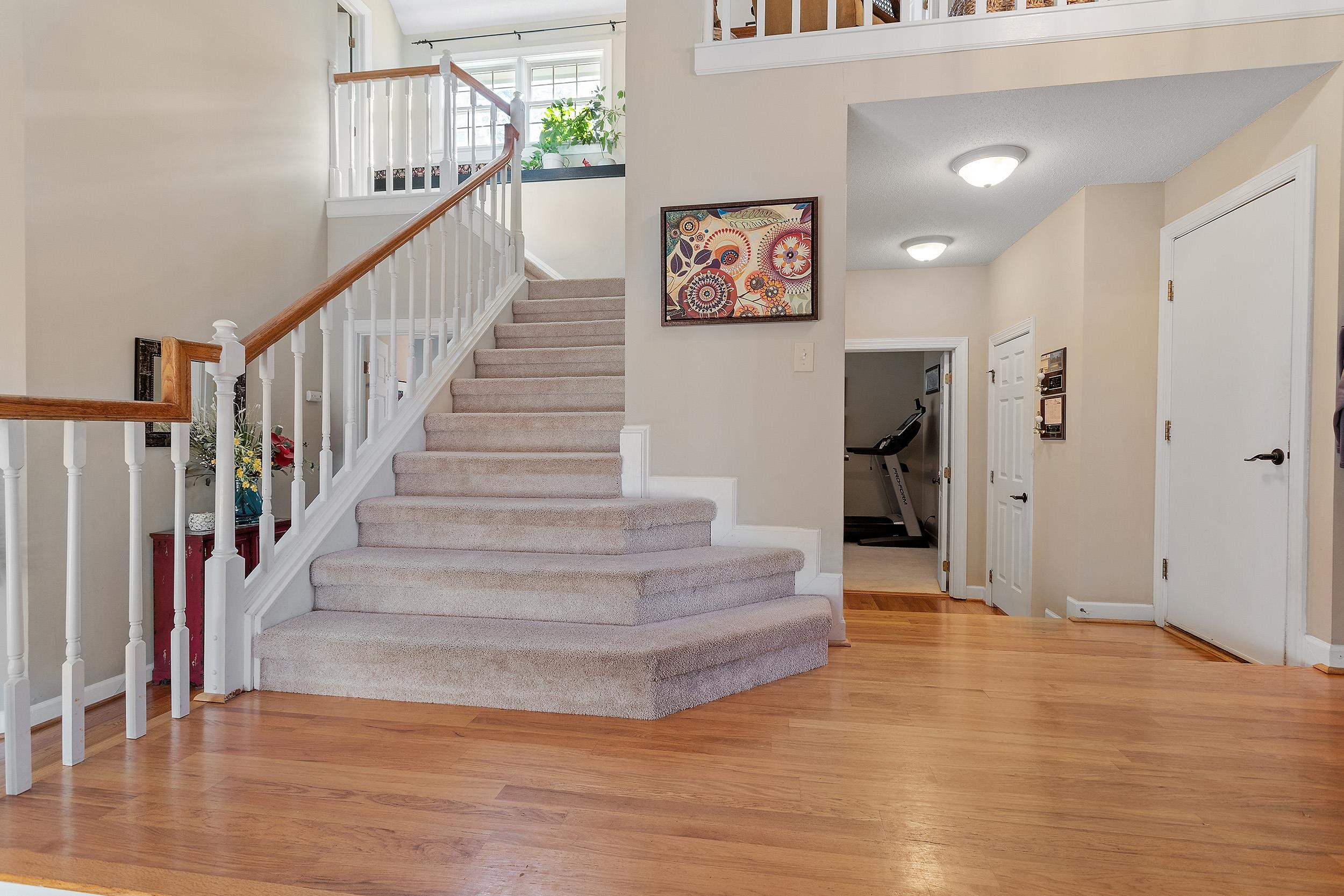 10004 Goodview Court Raleigh, NC 27613 - Photo 14 of 41 Foyer