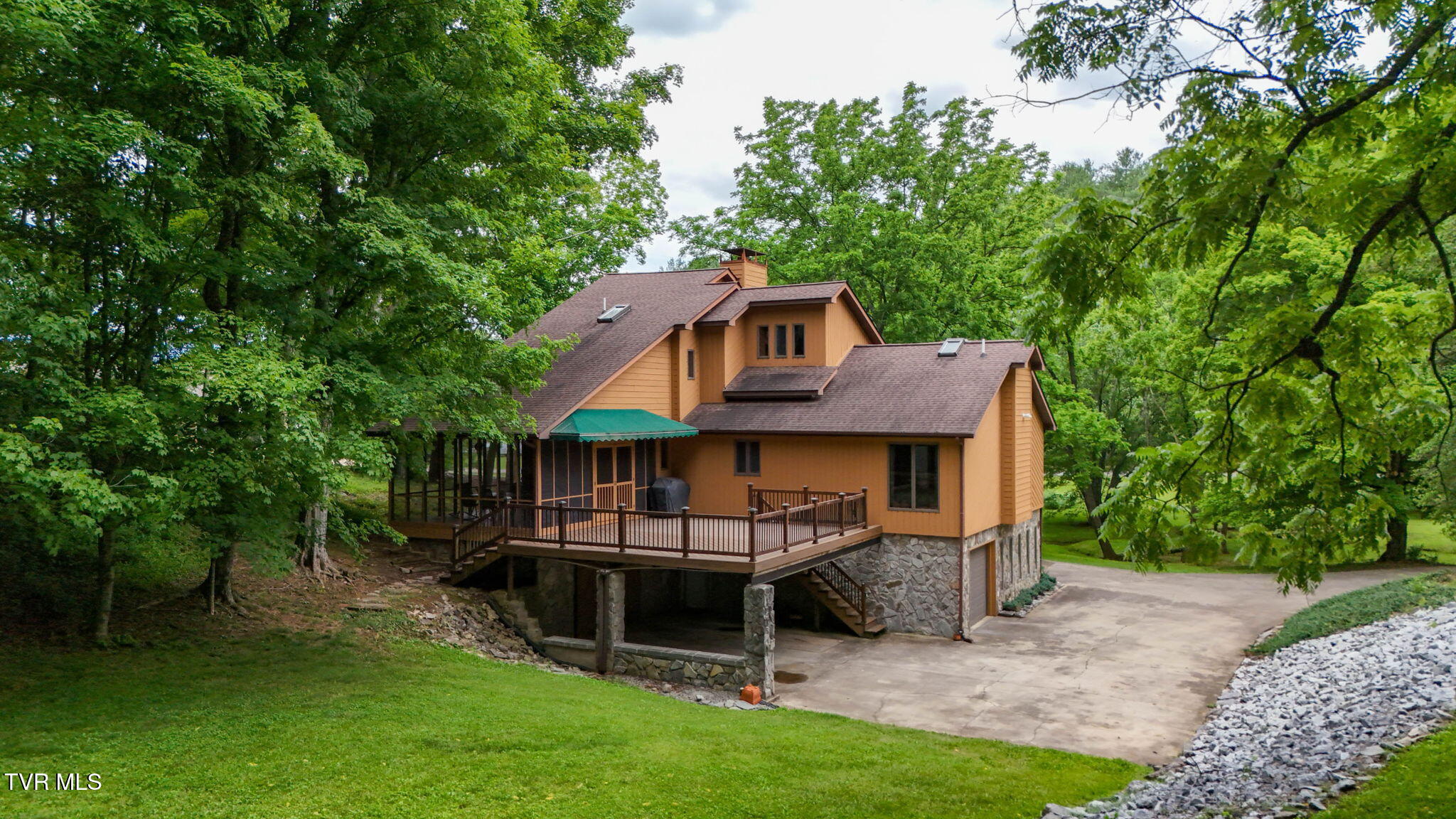 299 South Rufe Taylor Road Greeneville, TN 37745 - Photo 3 of 68 299 S Rufe Taylor Drone GL-6