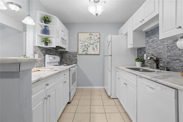 $159,900 | 145 North Pearl Lake Causeway, Unit 106, Altamonte Springs, FL 32714