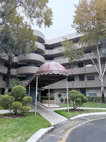 $135,000 | 901 Colony Point Circle, Unit 505, Pembroke Pines, FL 33026