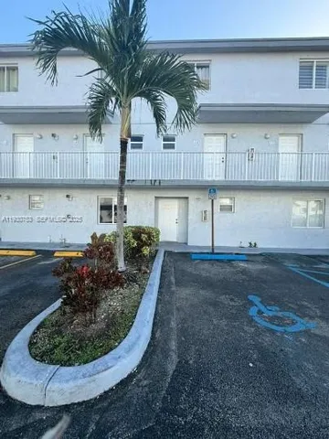 $2,050 | 8027 Northwest 8th Street, Unit 4, Miami, FL 33126