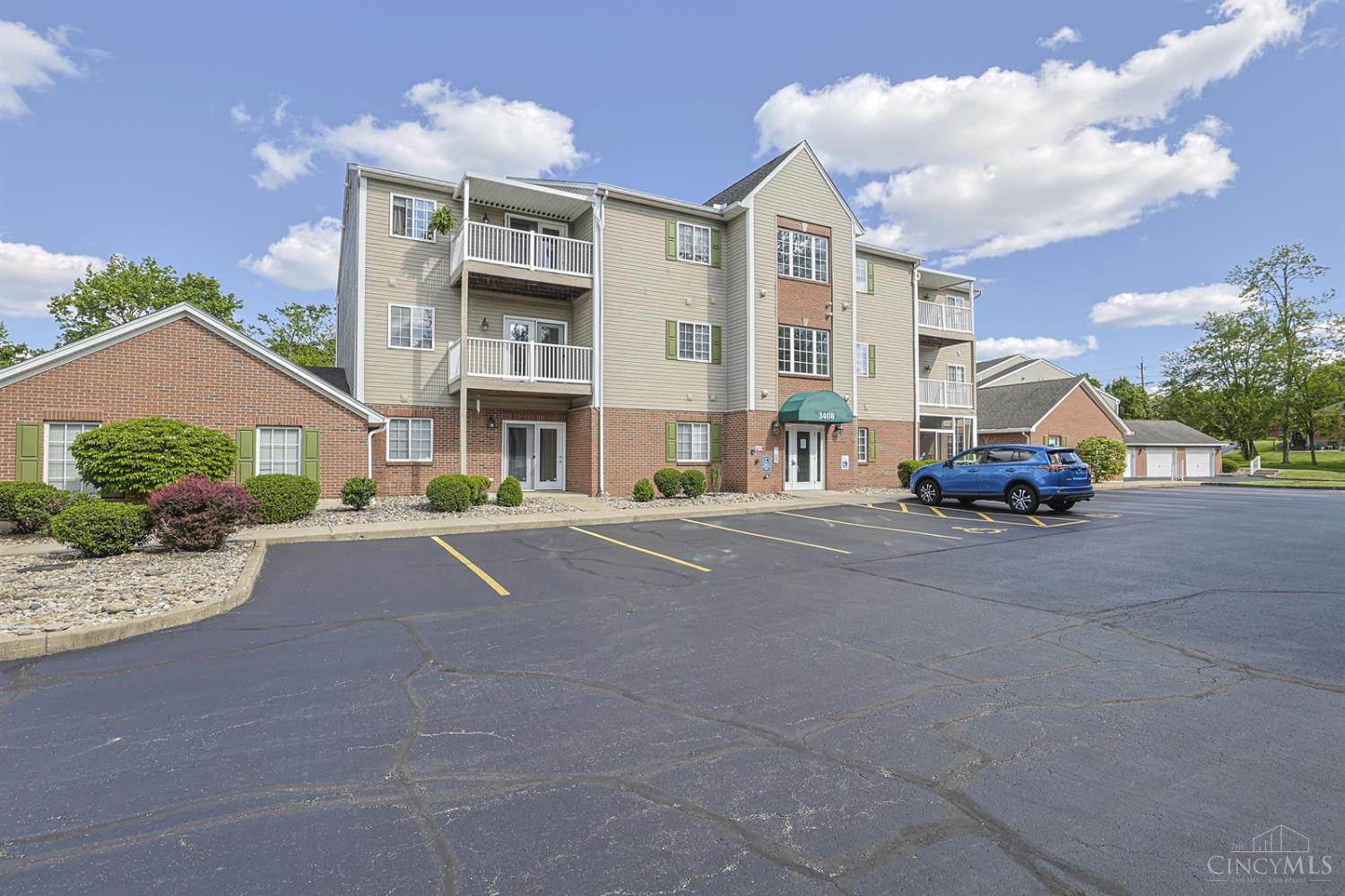 3408 North Bend Road, Unit 12 Cincinnati, OH 45247 - Photo 2 of 29 Gallery Image 2