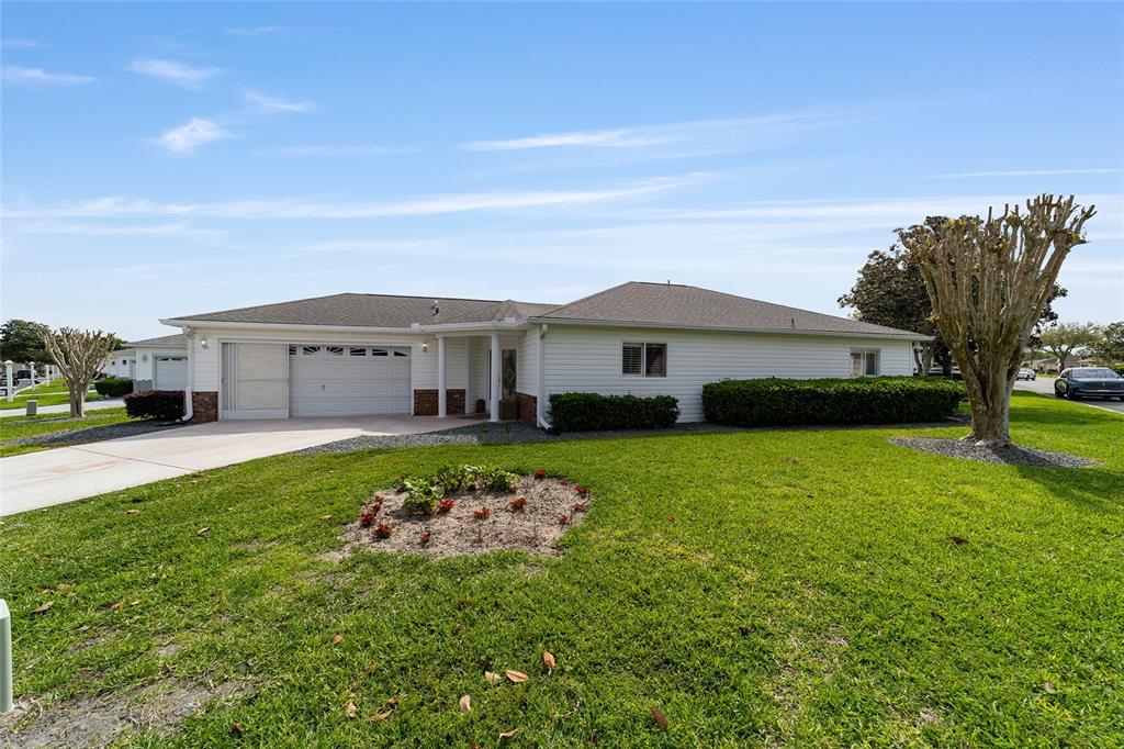 8608 Southeast 141st Street Road Summerfield, FL 34491 - Photo 65 of 82 a front view of a house with a garden