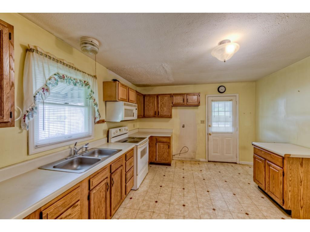 346 Rosedale Lane Bristol, TN 37620 - Photo 5 of 17 Photo 5