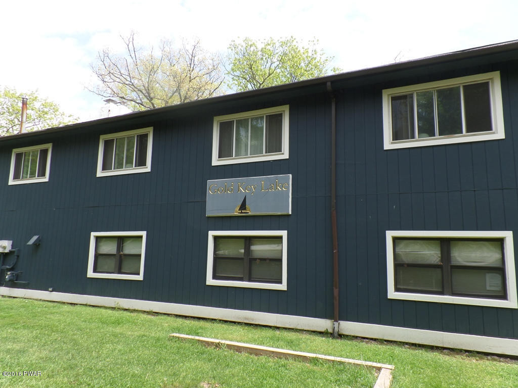 104 Robin Run Road Milford, PA 18337 - Photo 32 of 34 Clubhouse with Guest Rooms Upstairs