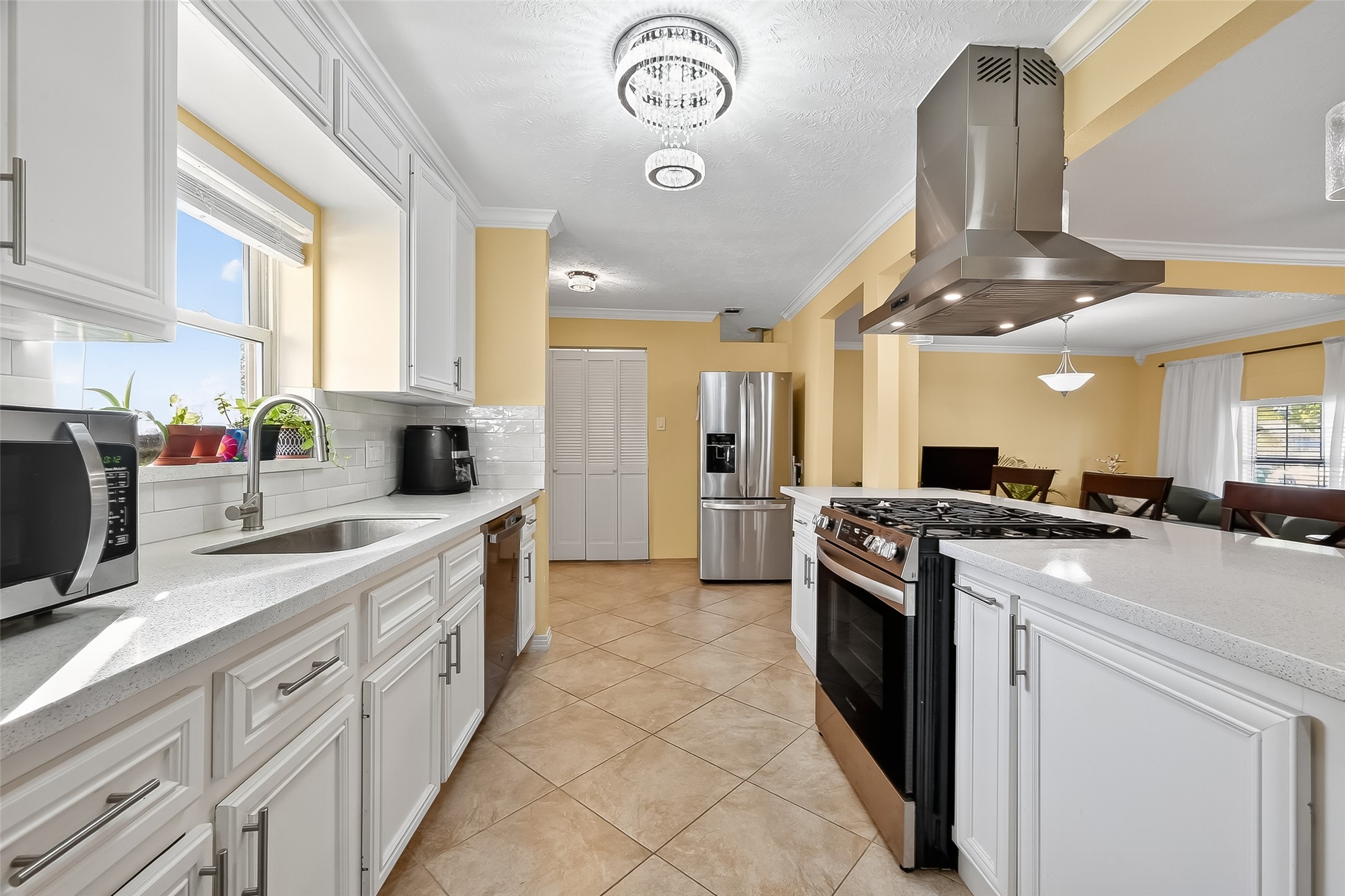 138 East Rocky Creek Road Houston, TX 77076 - Photo 5 of 13 a kitchen with a sink stove and cabinets