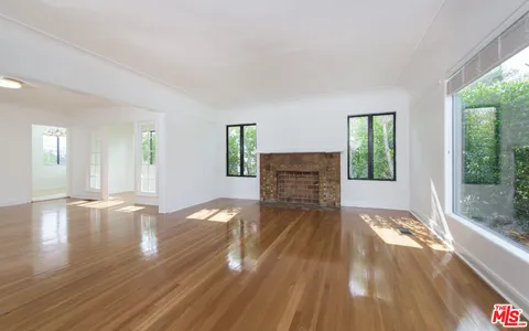$1,399,000 | 1242 South Hudson Avenue, Los Angeles, CA 90019