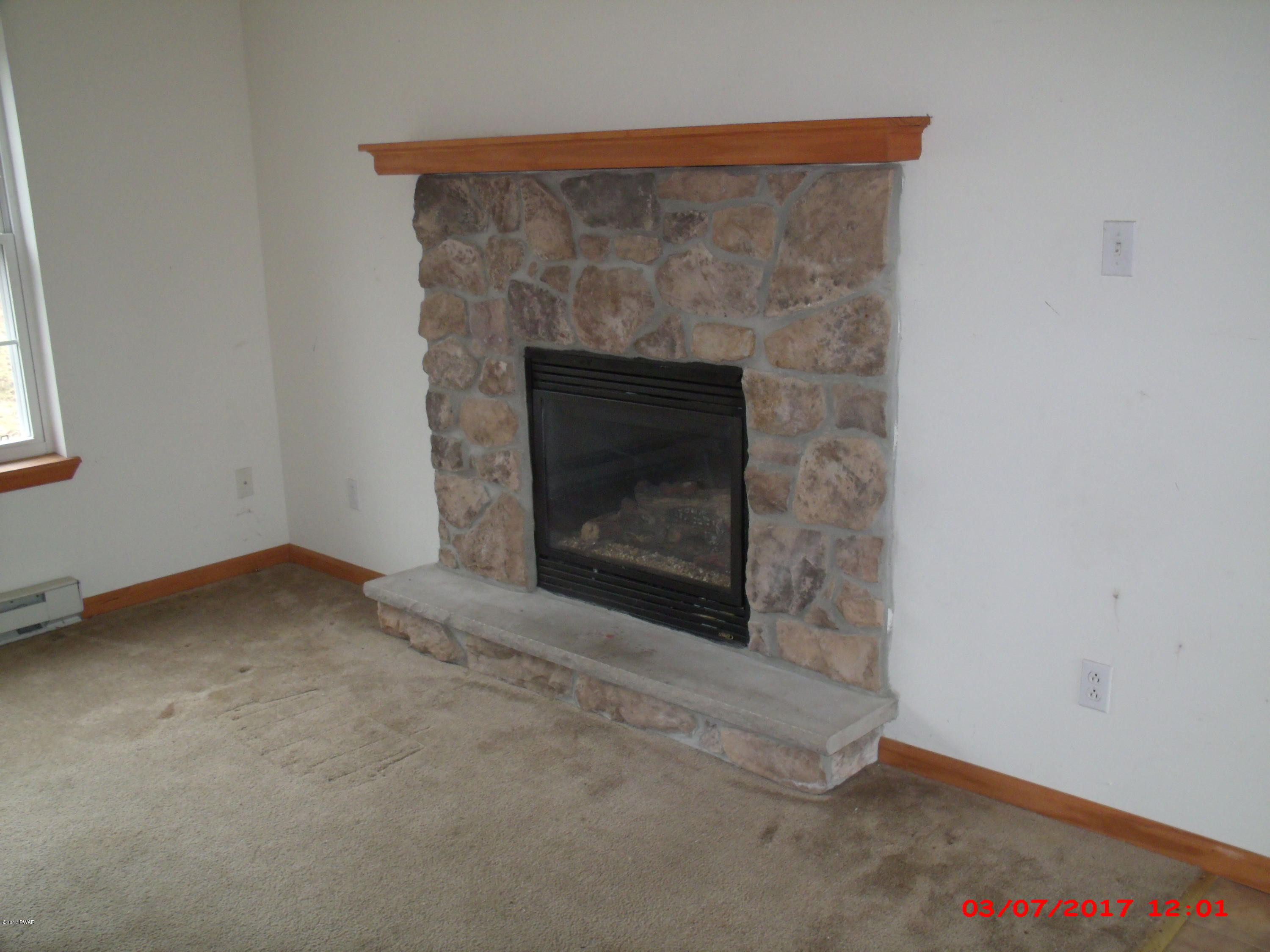 746 Mallard Lane Bushkill, PA 18324 - Photo 3 of 24