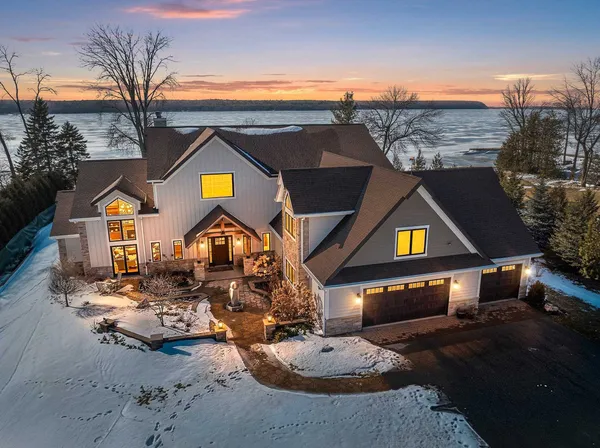$2,900,000 | 3765 Bay Shore Drive, Sturgeon Bay, WI 54235