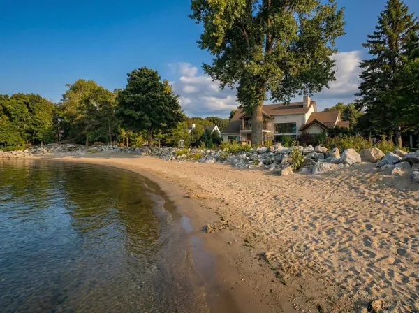 $2,900,000 | 3765 Bay Shore Drive, Sturgeon Bay, WI 54235