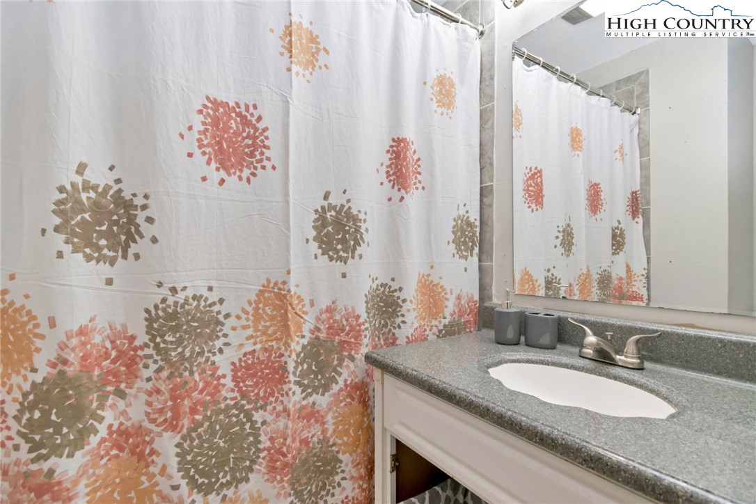 662 Laurel Ridge Banner Elk, NC 28604 - Photo 17 of 46 Gallery Image 17