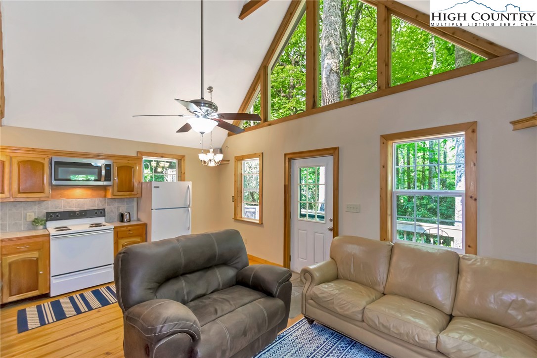 662 Laurel Ridge Banner Elk, NC 28604 - Photo 6 of 46 Gallery Image 6