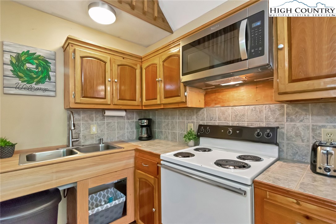 662 Laurel Ridge Banner Elk, NC 28604 - Photo 10 of 46 Gallery Image 10