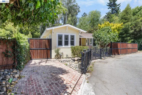 $799,978 | 2521 Pleasant Street, Oakland, CA 94602