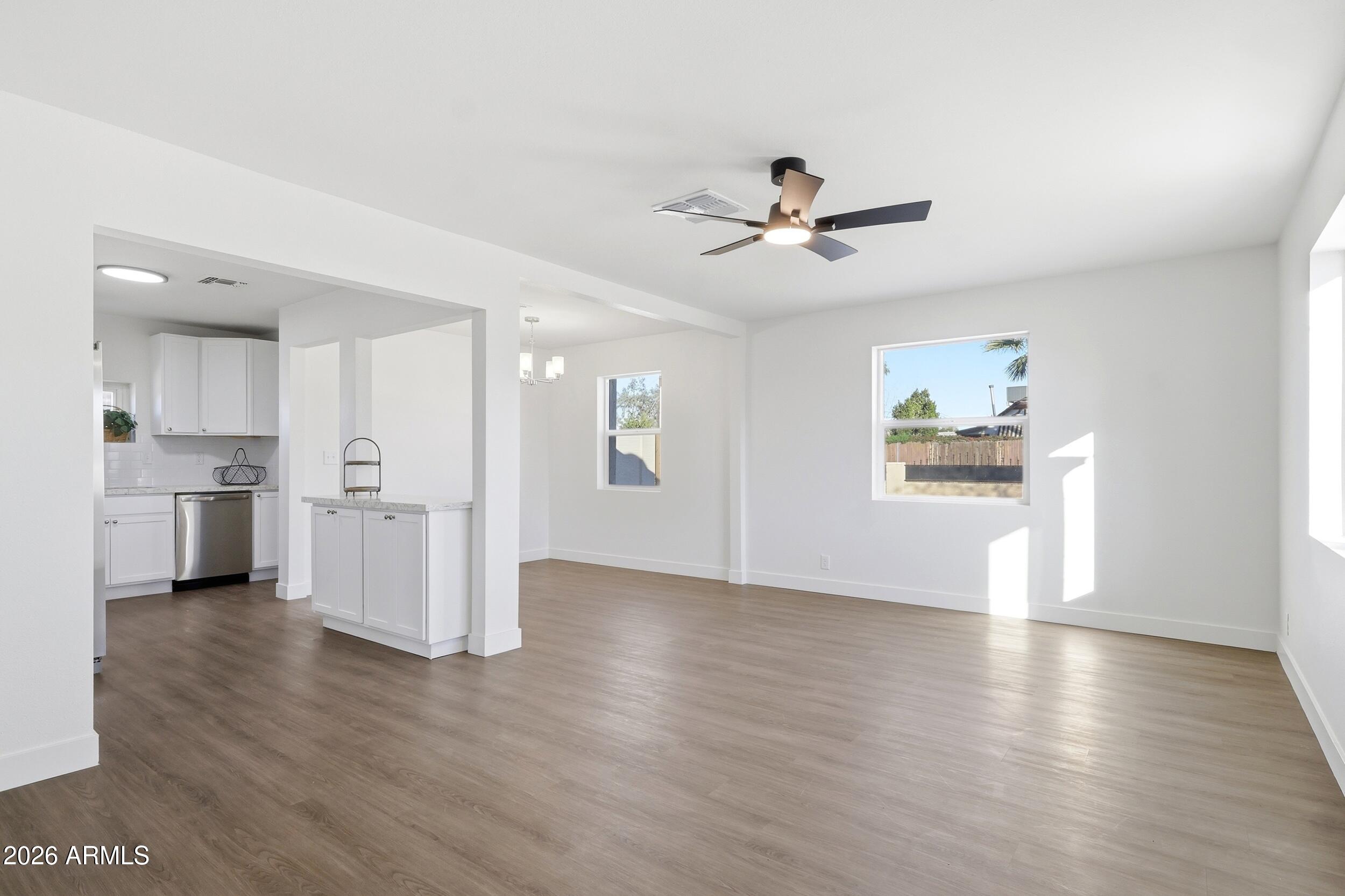 1748 East Monte Vista Road Phoenix, AZ 85006 - Photo 3 of 34 img_09