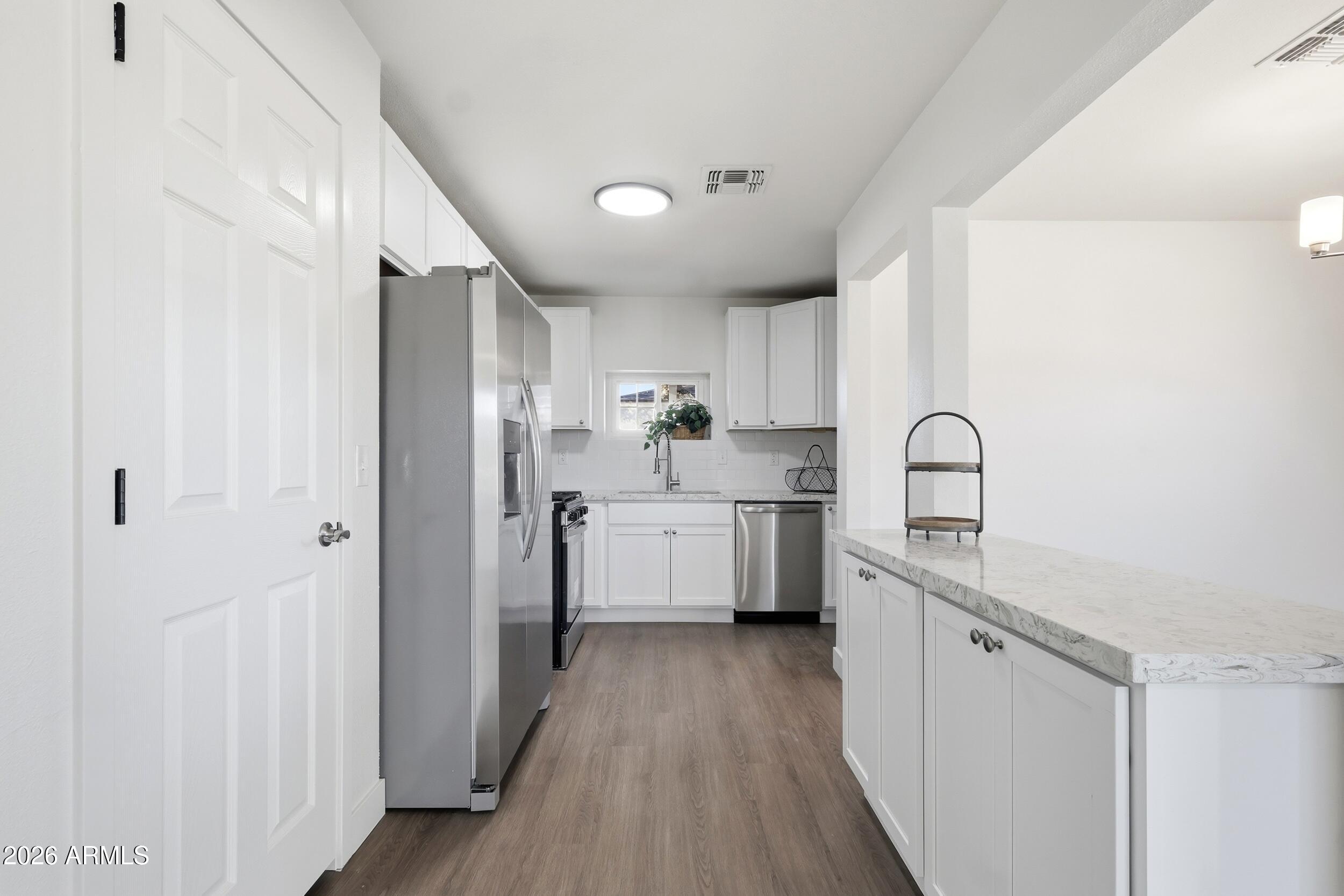 1748 East Monte Vista Road Phoenix, AZ 85006 - Photo 7 of 34 img_13