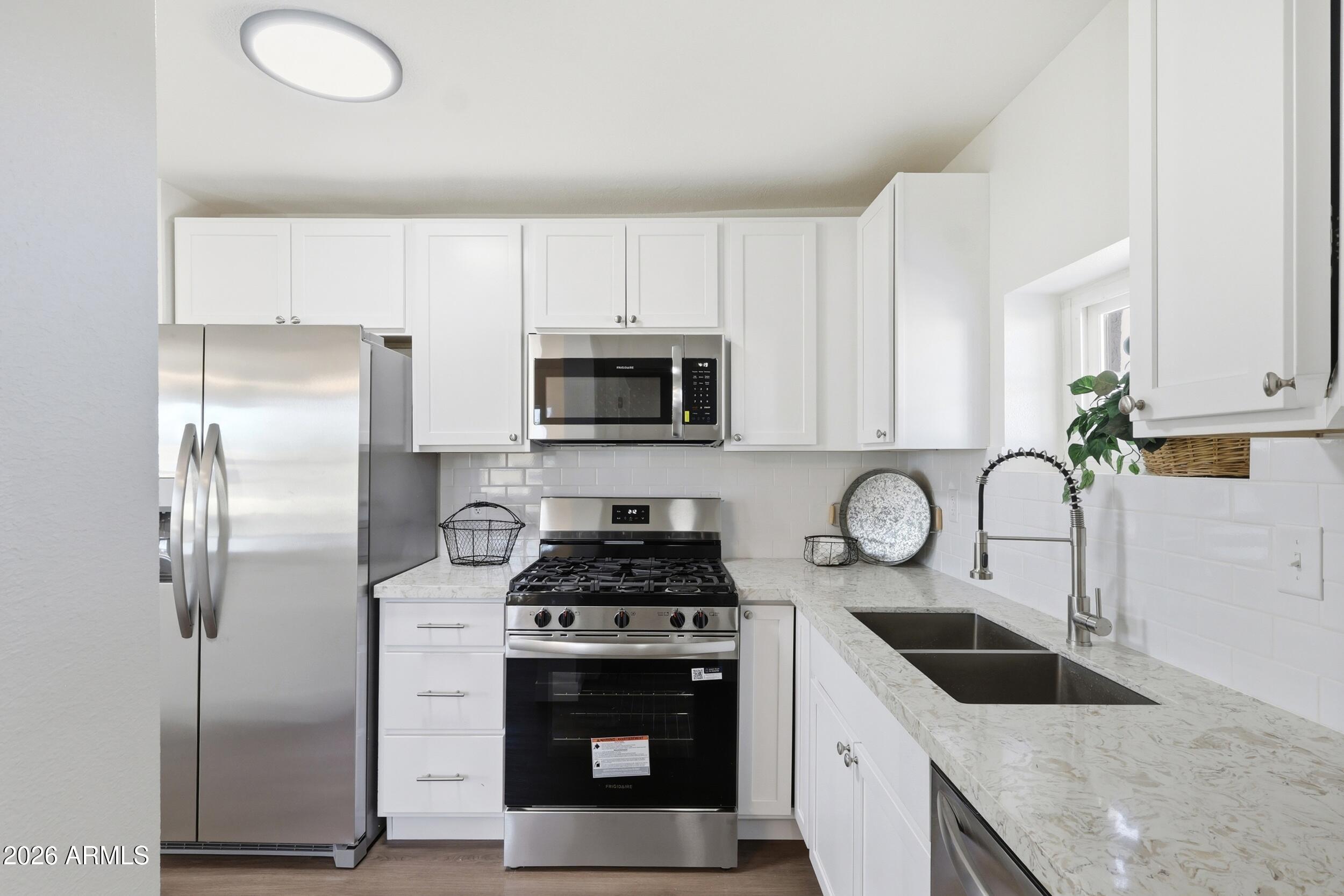 1748 East Monte Vista Road Phoenix, AZ 85006 - Photo 9 of 34 img_16