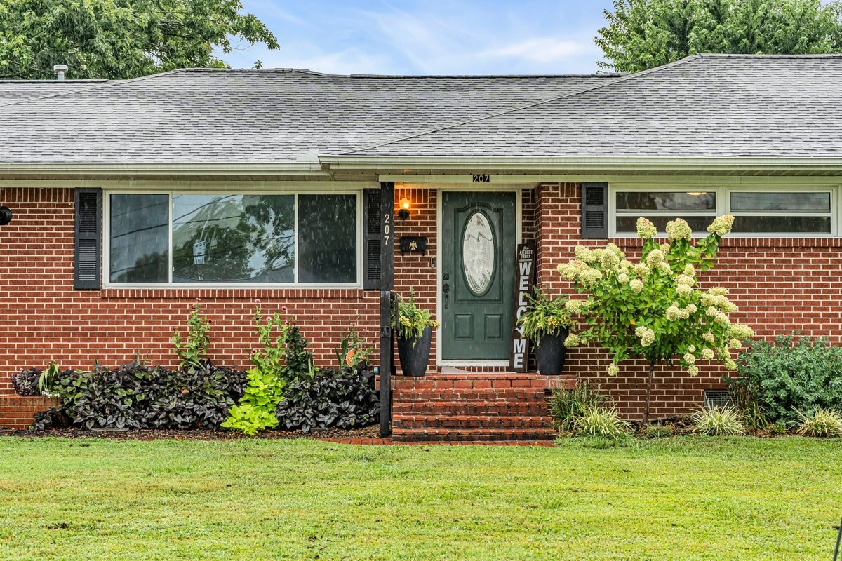 207 East Fort Street Tullahoma, TN 37388 - Photo 3 of 45 a front view of a house with a garden