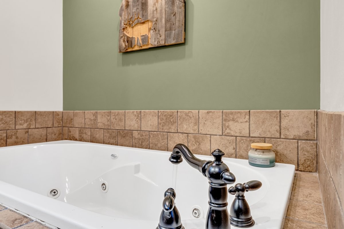 207 East Fort Street Tullahoma, TN 37388 - Photo 31 of 45 a bathroom with a tub