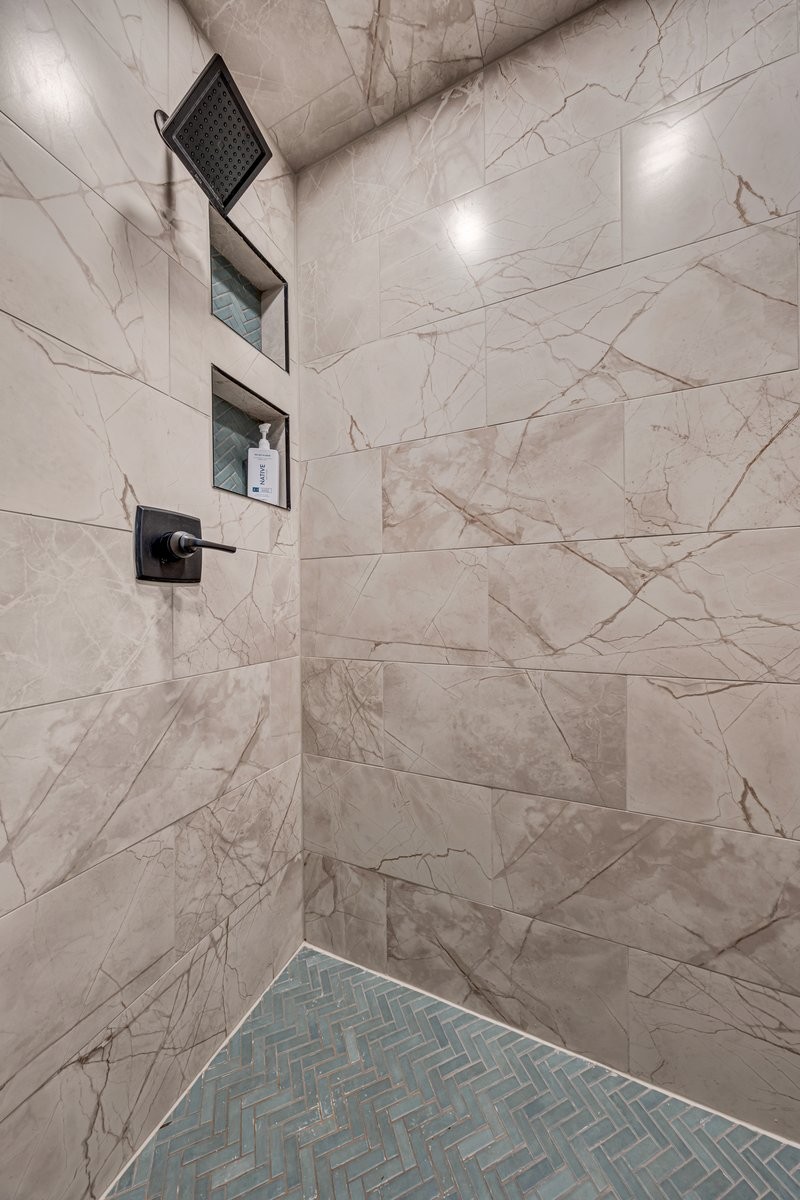 207 East Fort Street Tullahoma, TN 37388 - Photo 32 of 45 a bathroom with a shower