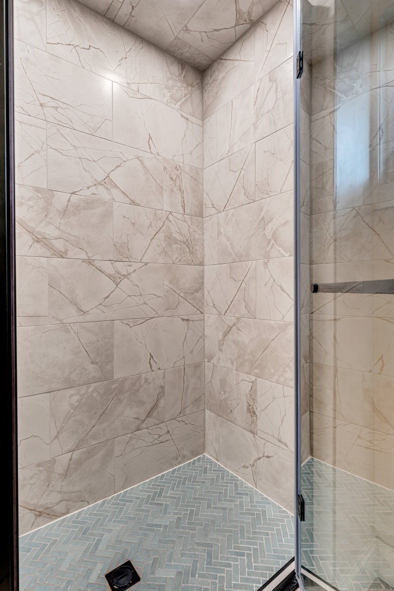 207 East Fort Street Tullahoma, TN 37388 - Photo 33 of 45 a bathroom with a shower