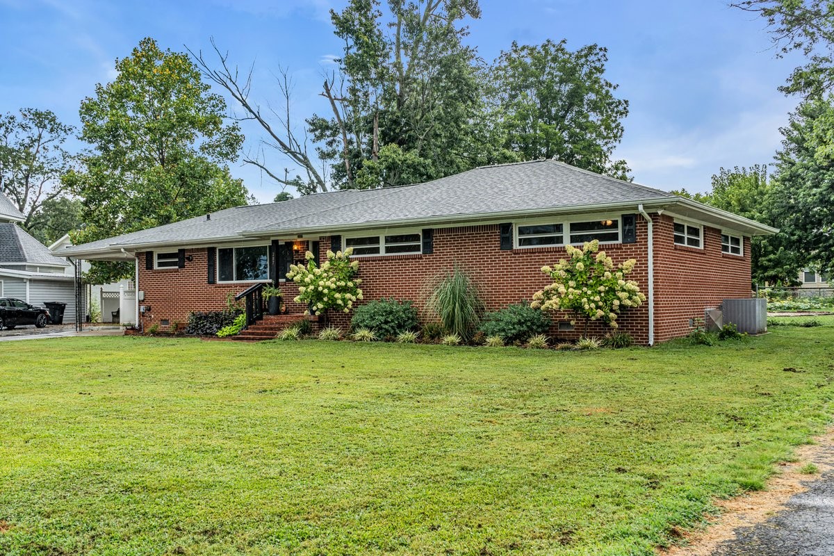 207 East Fort Street Tullahoma, TN 37388 - Photo 6 of 45 a front view of a house with garden