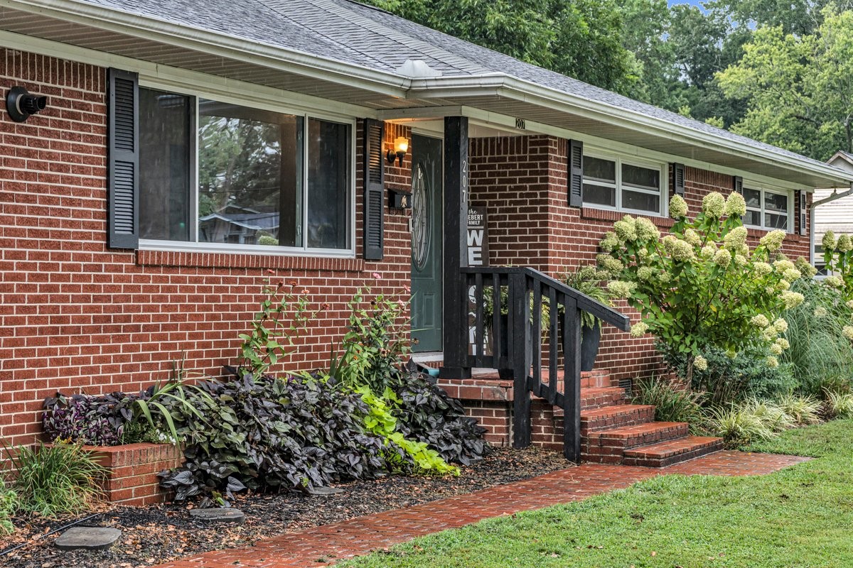 207 East Fort Street Tullahoma, TN 37388 - Photo 7 of 45 a view of house with a yard and sitting area