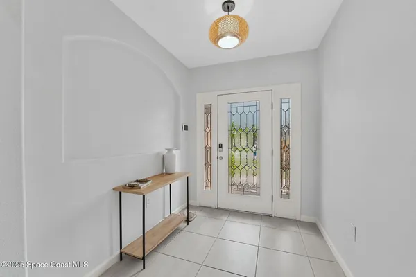 a view of a hallway with windows and entryway