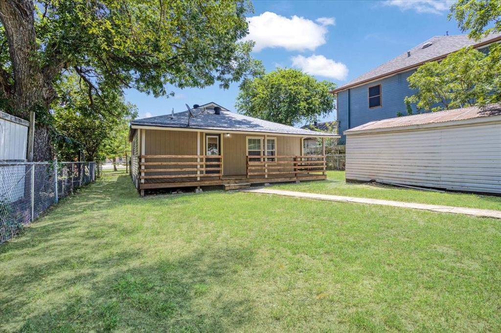 106 Cardinal Lane Pottsboro, TX 75076 - Photo 21 of 29 a view of a backyard with a garden