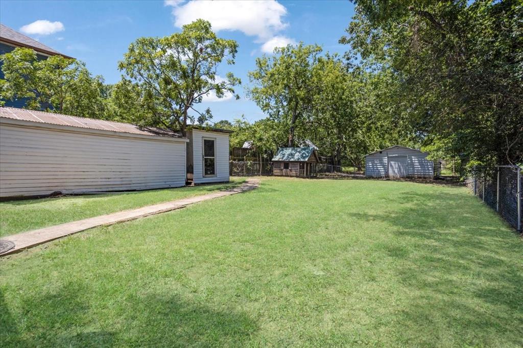 106 Cardinal Lane Pottsboro, TX 75076 - Photo 28 of 29 a view of a house with a yard