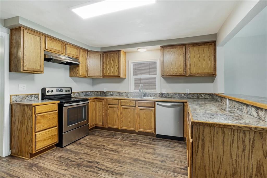 106 Cardinal Lane Pottsboro, TX 75076 - Photo 8 of 29 a kitchen with stainless steel appliances granite countertop a stove a sink and a granite counter tops