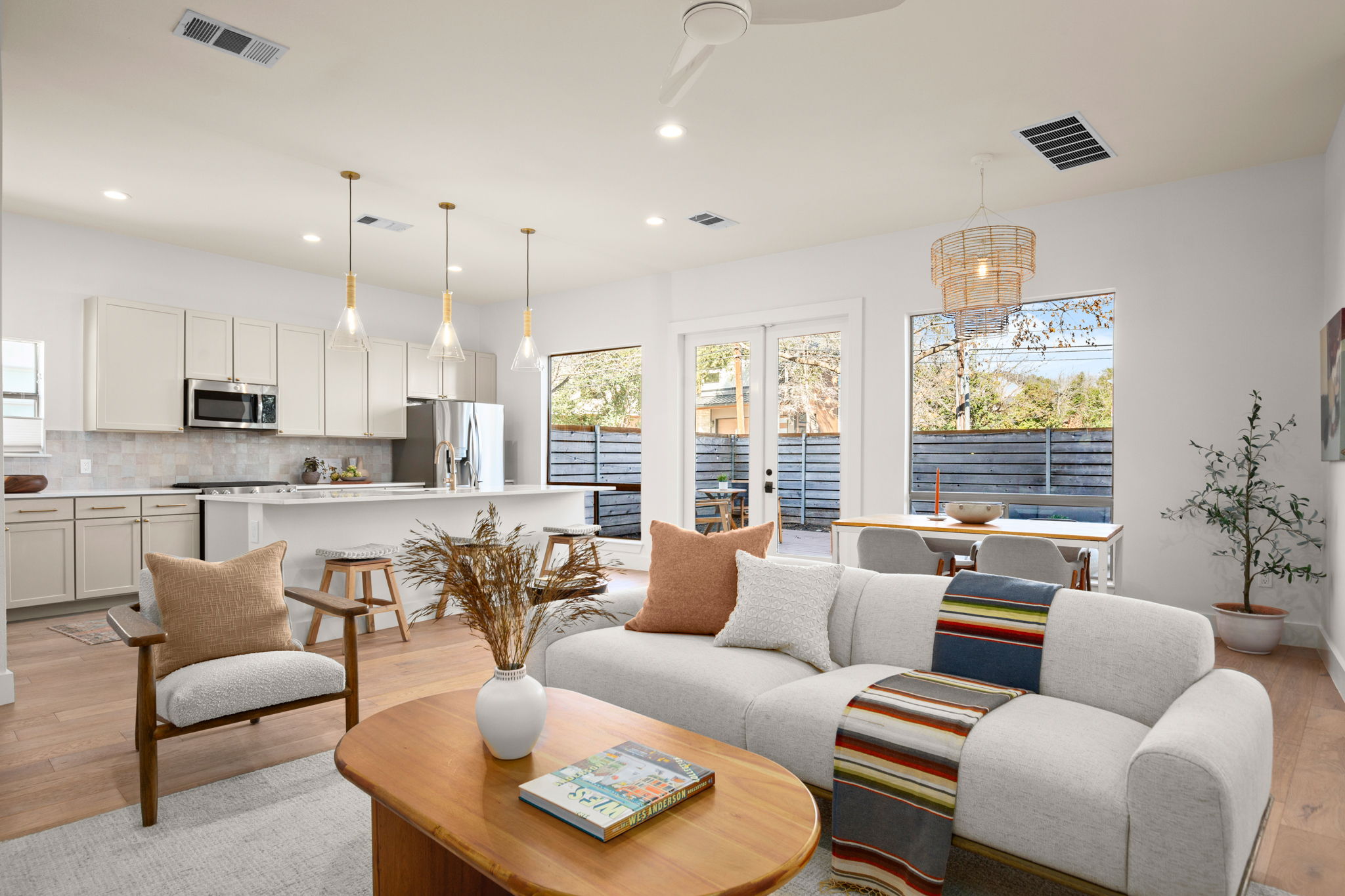 Bright and open living space, perfect for relaxing or entertaining