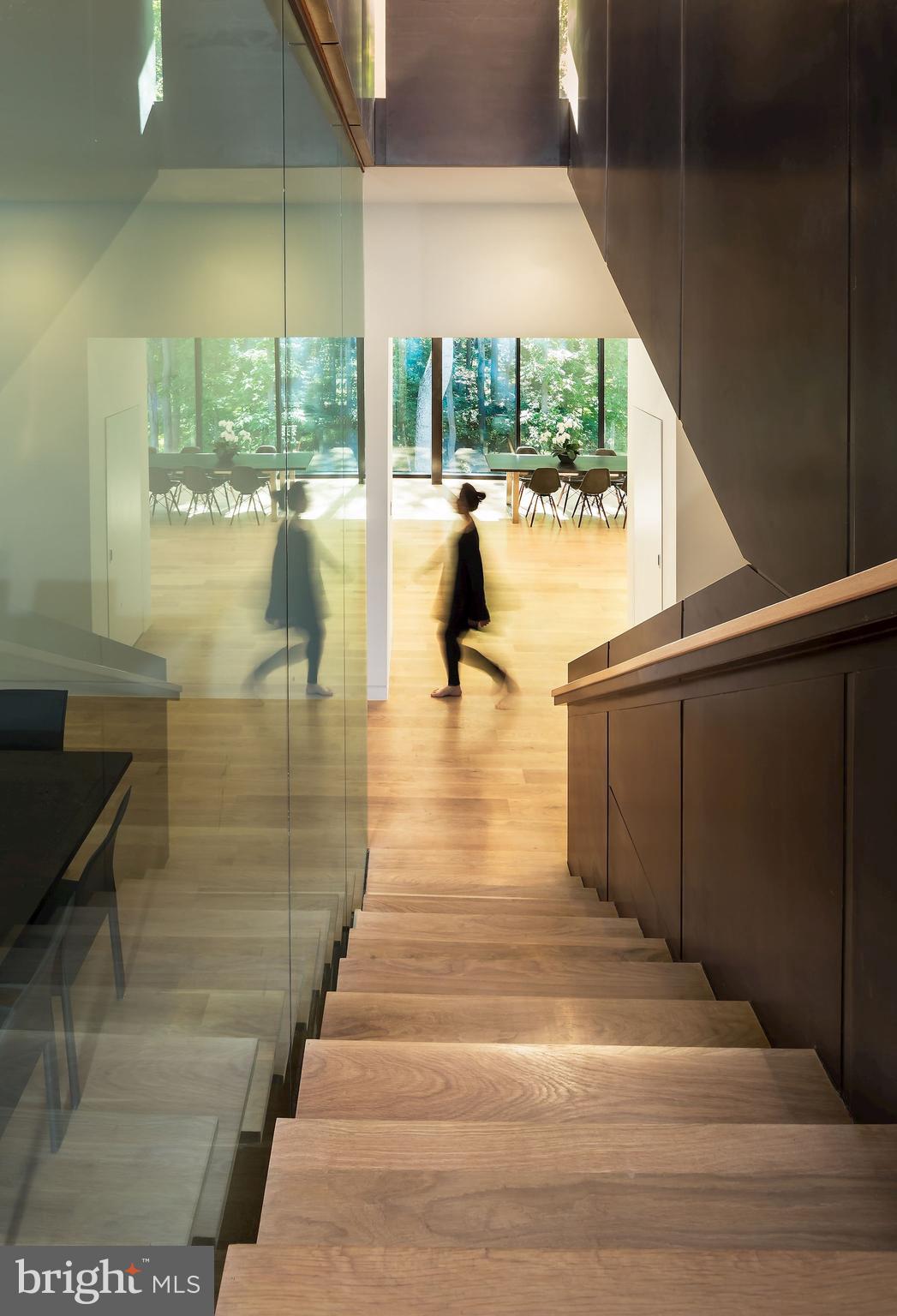 8725 Brook Road McLean, VA 22102 - Photo 17 of 23 Staircase