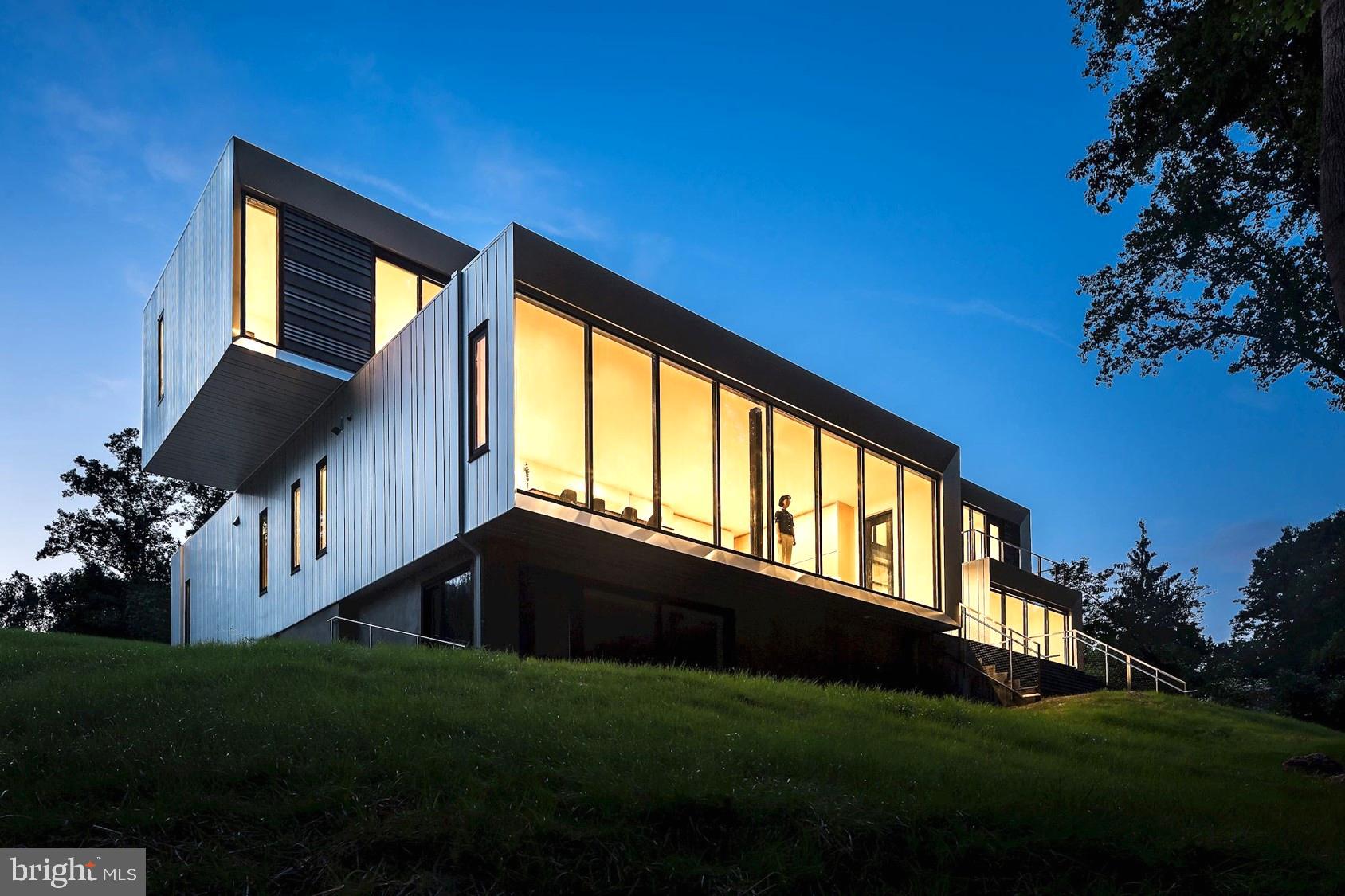 8725 Brook Road McLean, VA 22102 - Photo 2 of 23 Rearview