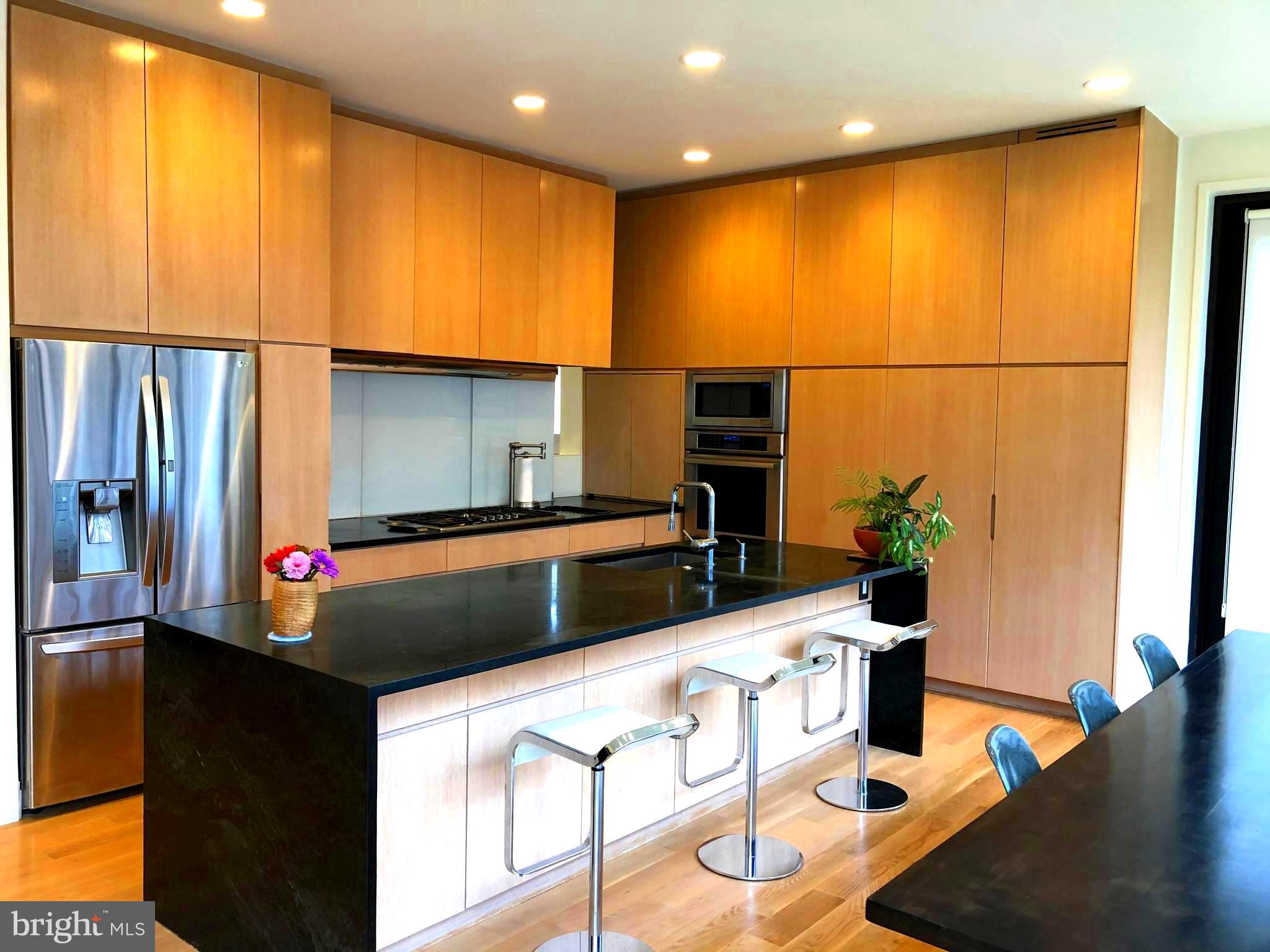 8725 Brook Road McLean, VA 22102 - Photo 10 of 23 Kitchen