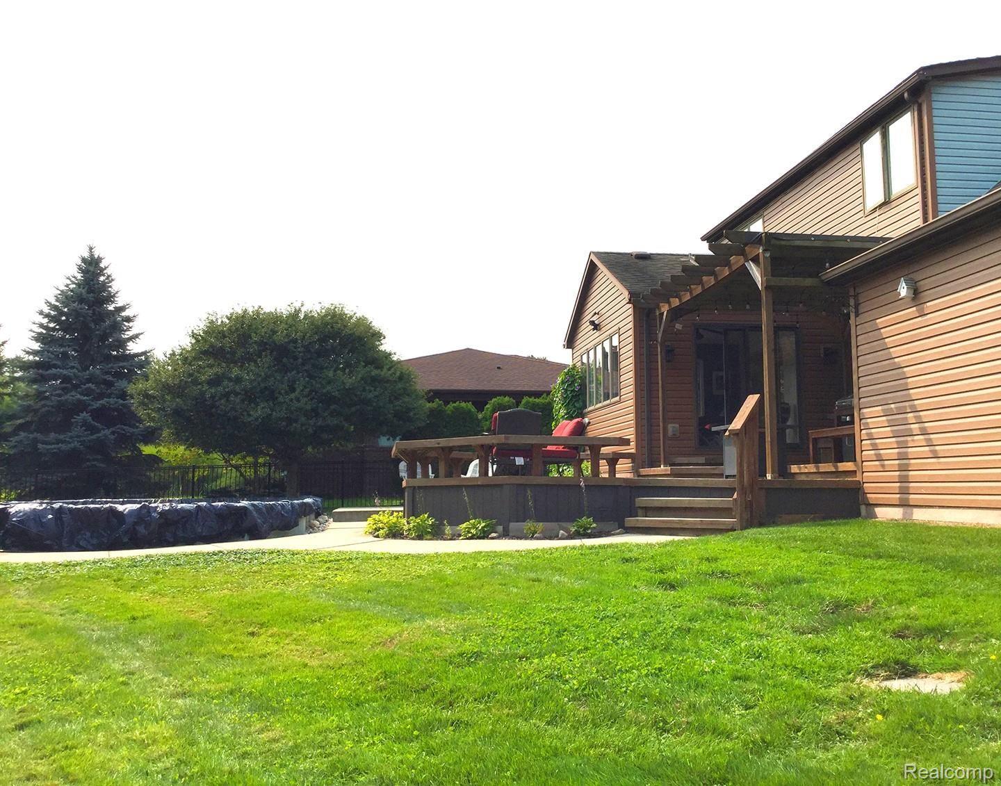 32270 Fruehauf Road Fraser, MI 48026 - Photo 6 of 32 House6.JPG