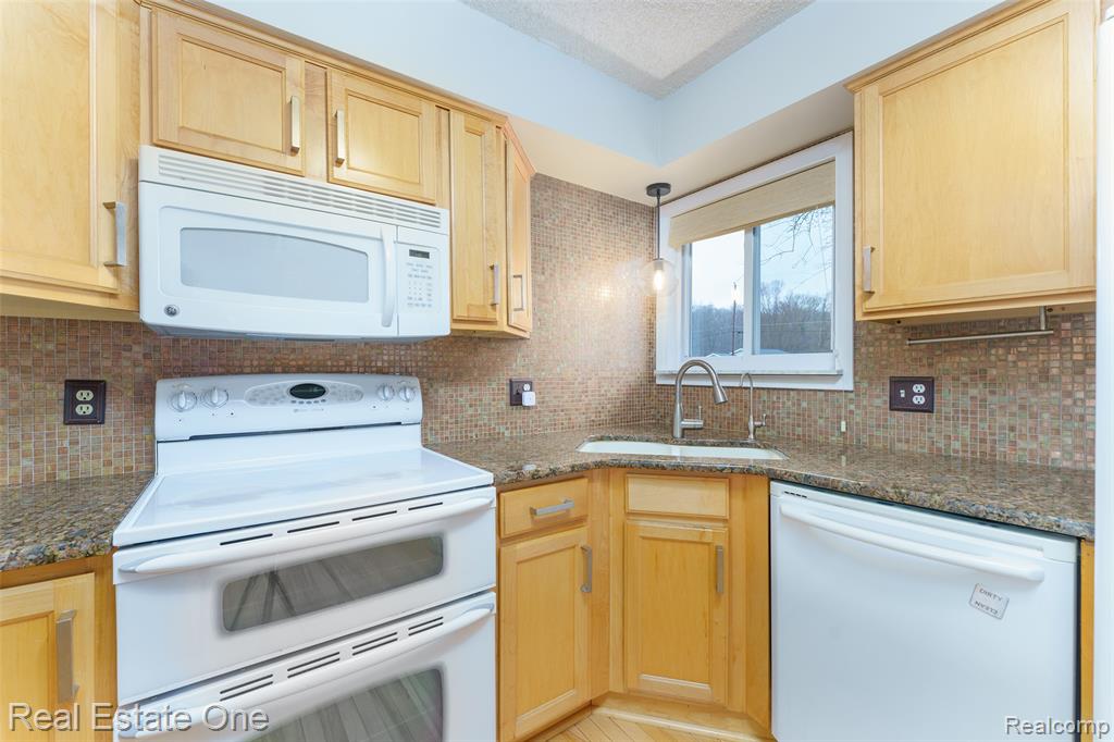 10846 Colony Pinckney, MI 48169 - Photo 23 of 58