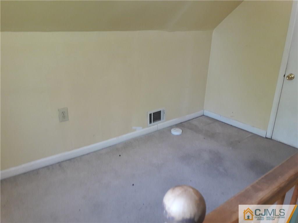 4 Sine Road Edison, NJ 08817 - Photo 13 of 25