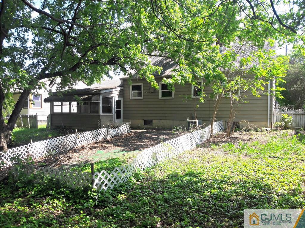 4 Sine Road Edison, NJ 08817 - Photo 24 of 25 a backyard of a house with table and chairs