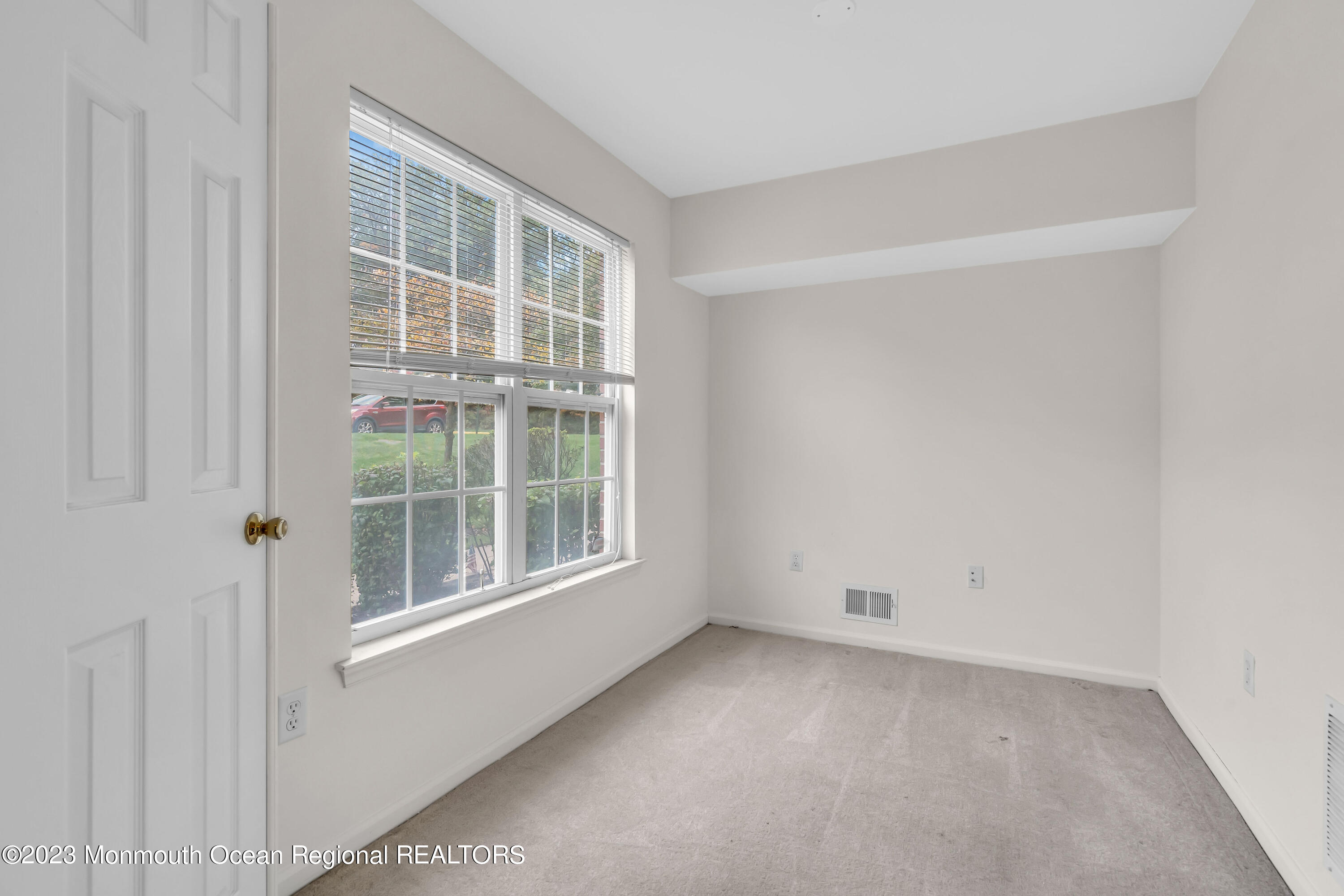 11 Kosmoski Terrace, Unit 106 Parlin, NJ 08859 - Photo 4 of 19 an empty room with a window